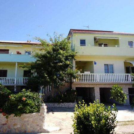 Apartments Miocic Ražanac Eksteriør bilde