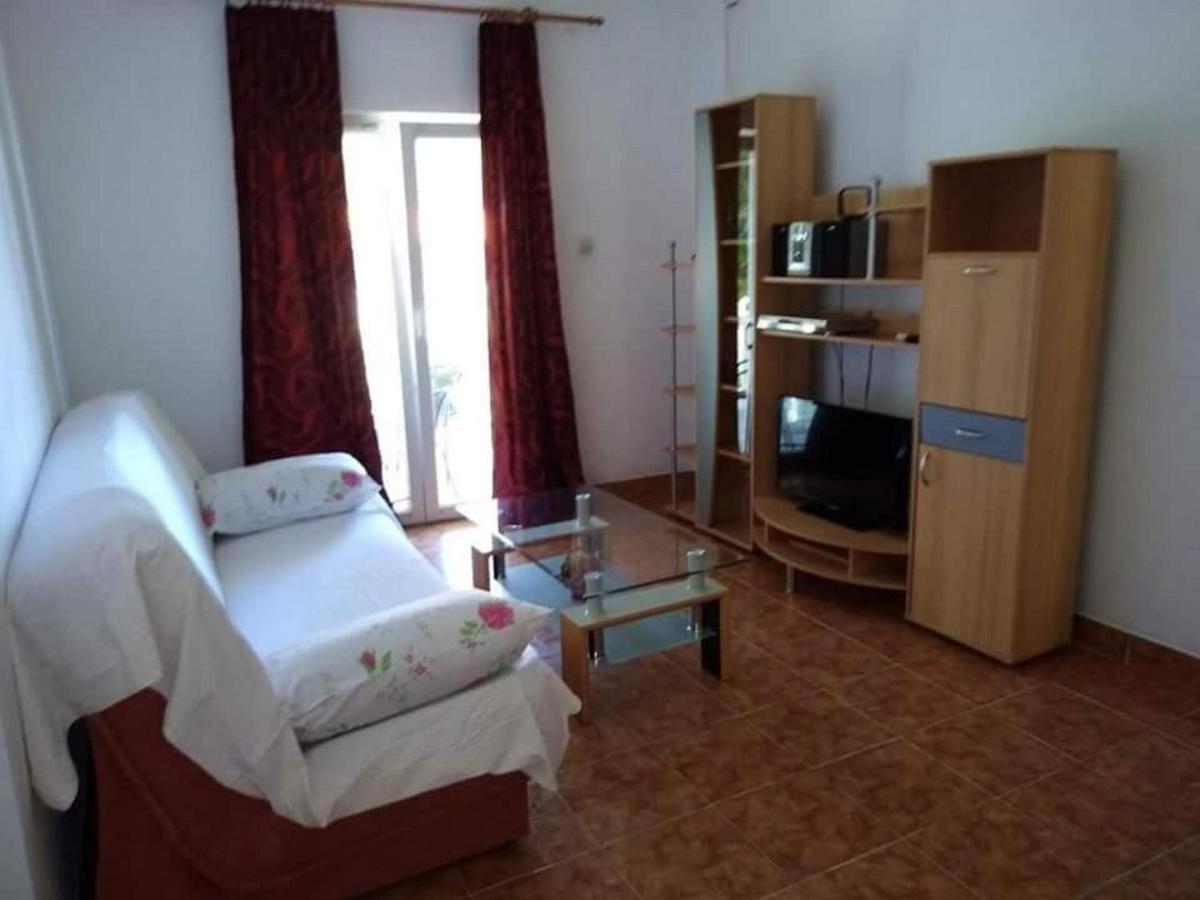 Apartments Miocic Ražanac Eksteriør bilde