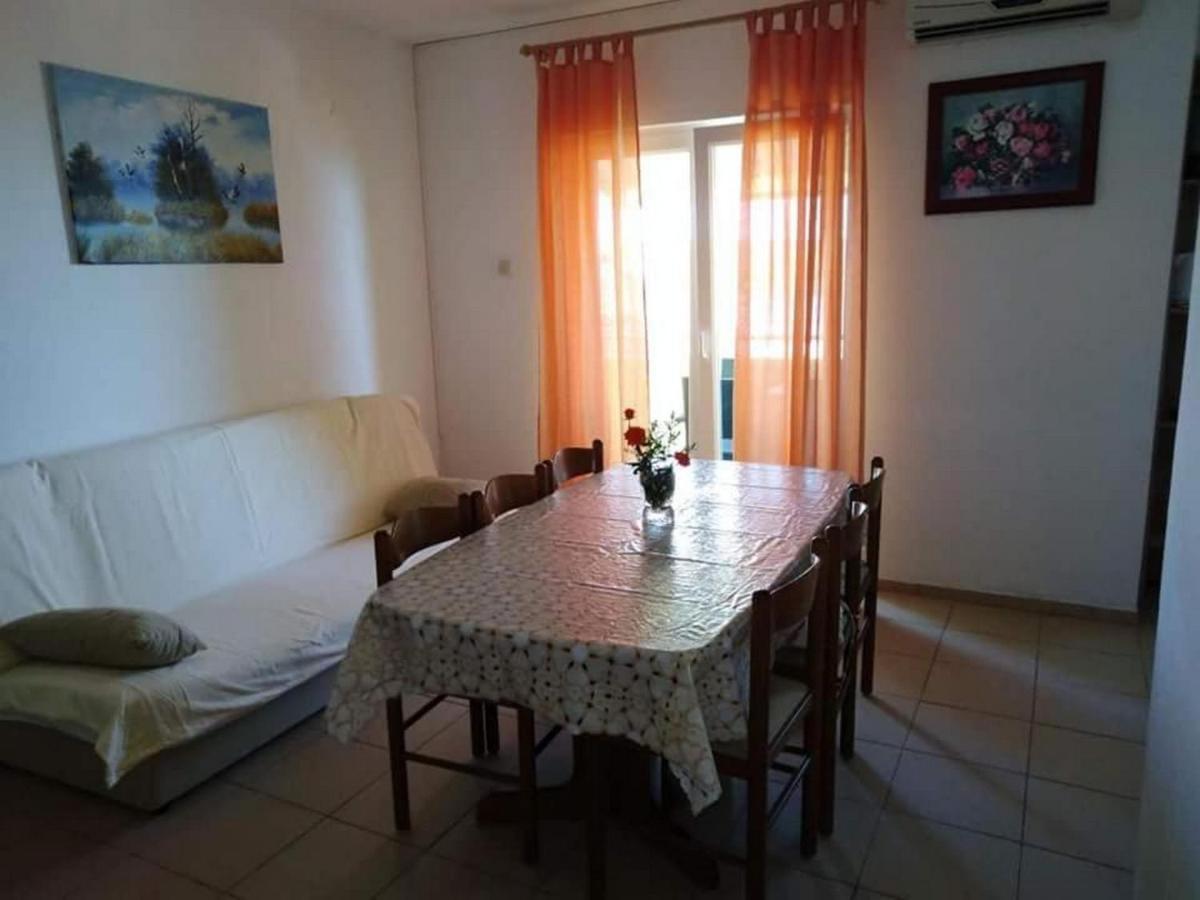 Apartments Miocic Ražanac Eksteriør bilde