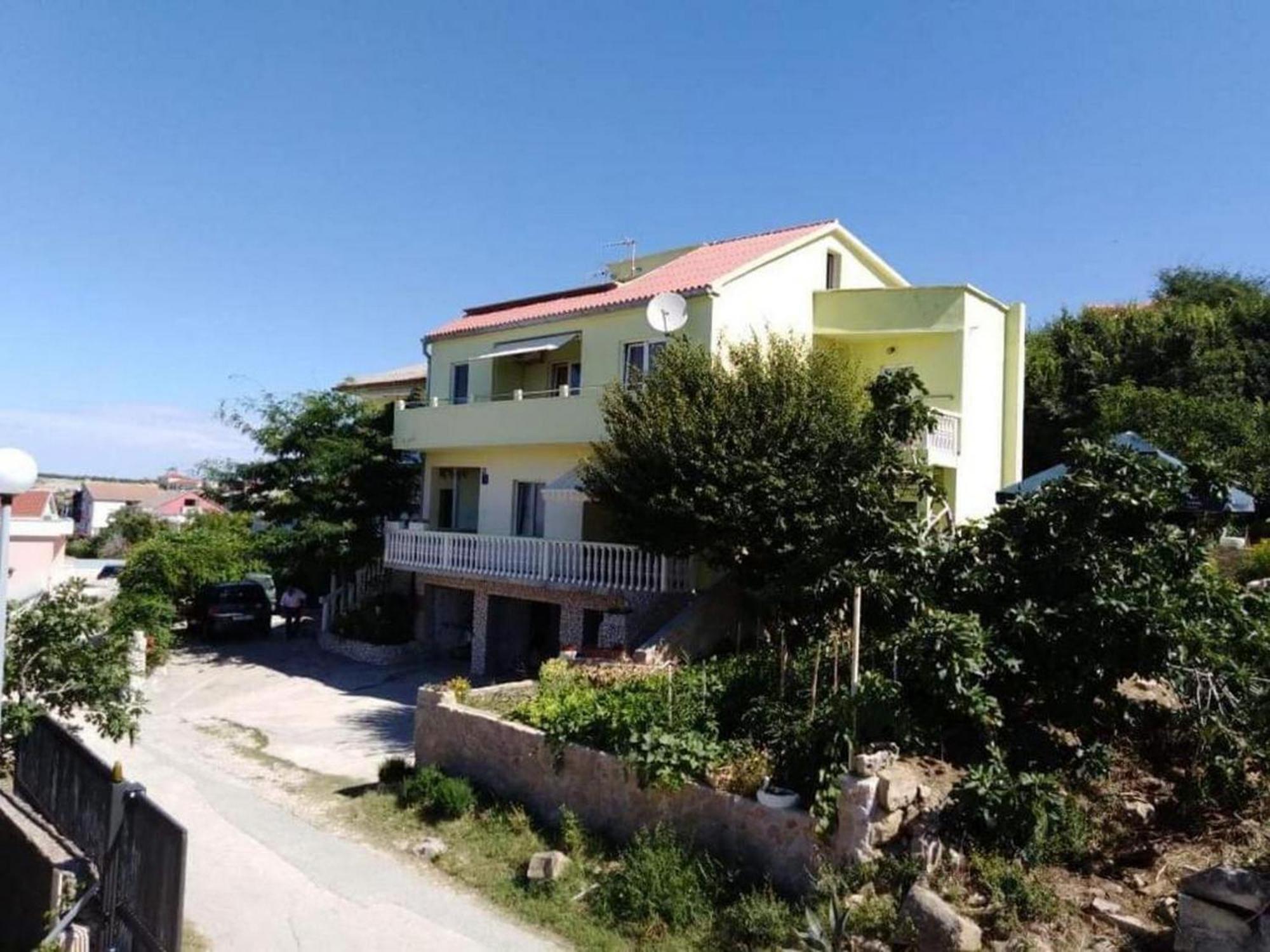 Apartments Miocic Ražanac Eksteriør bilde
