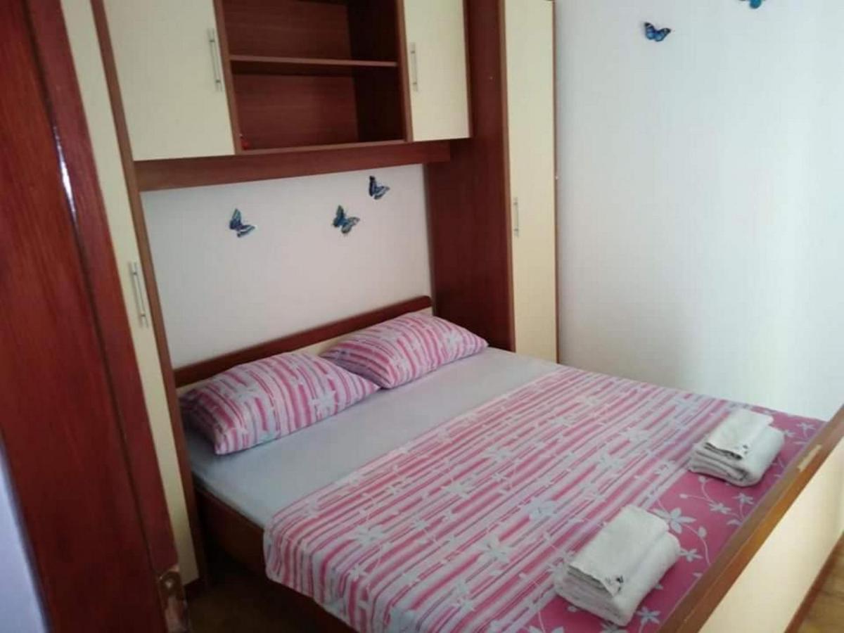 Apartments Miocic Ražanac Eksteriør bilde