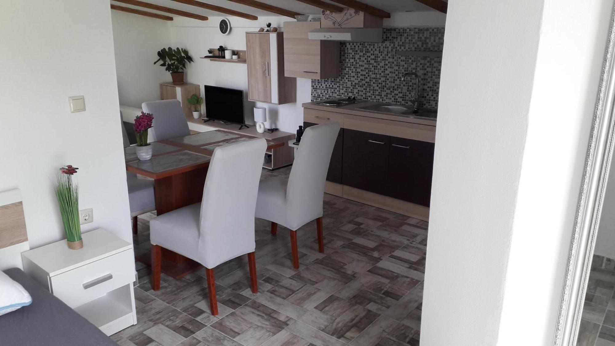 Apartments Miocic Ražanac Eksteriør bilde