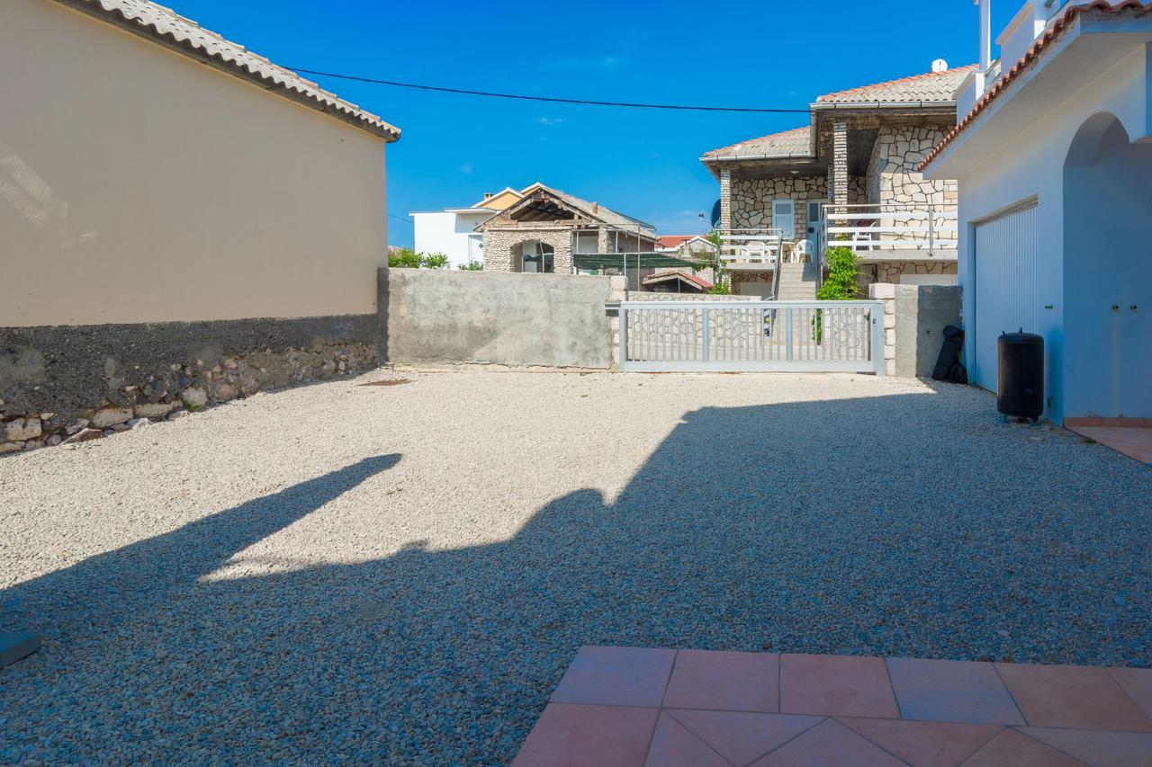 Apartments Miocic Ražanac Eksteriør bilde