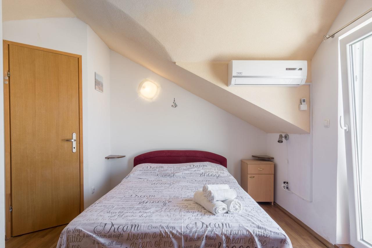 Apartments Miocic Ražanac Eksteriør bilde