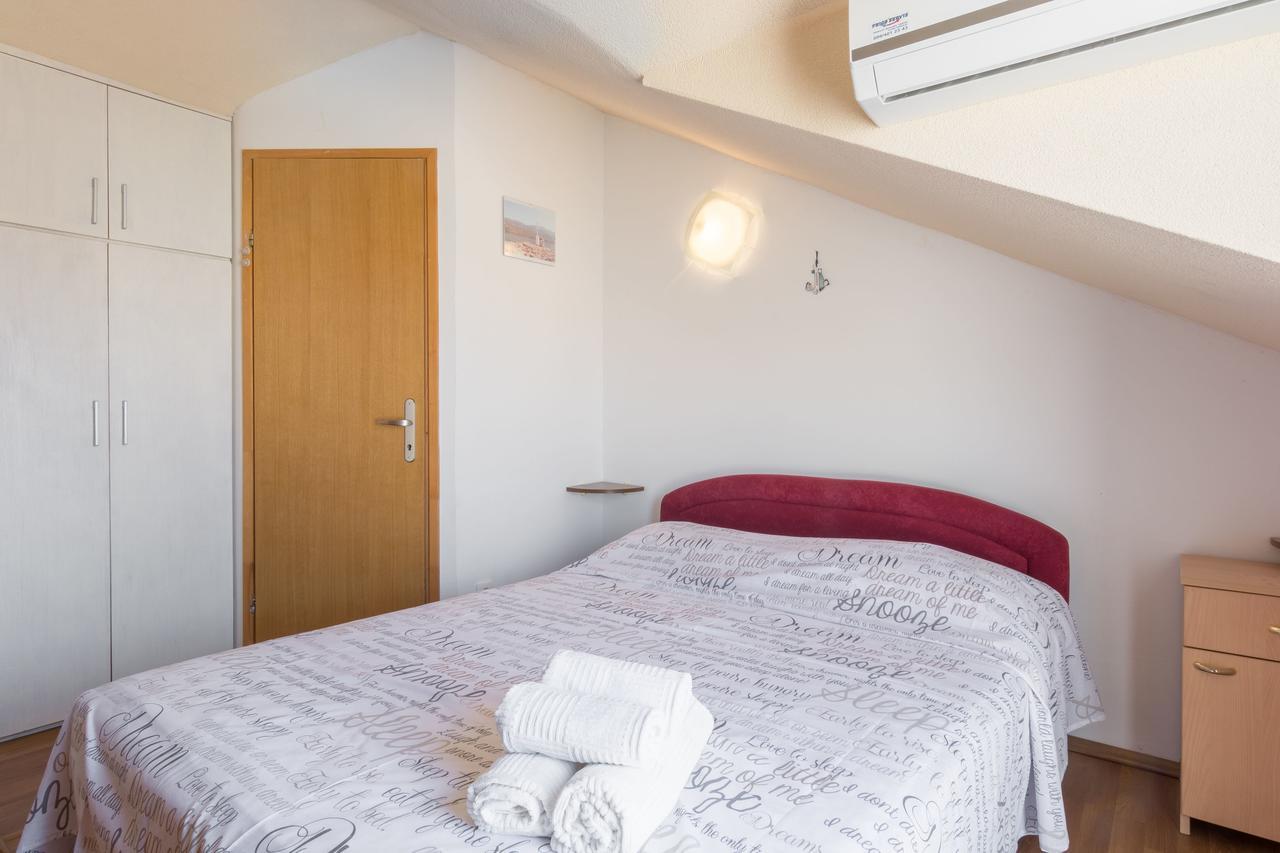 Apartments Miocic Ražanac Eksteriør bilde