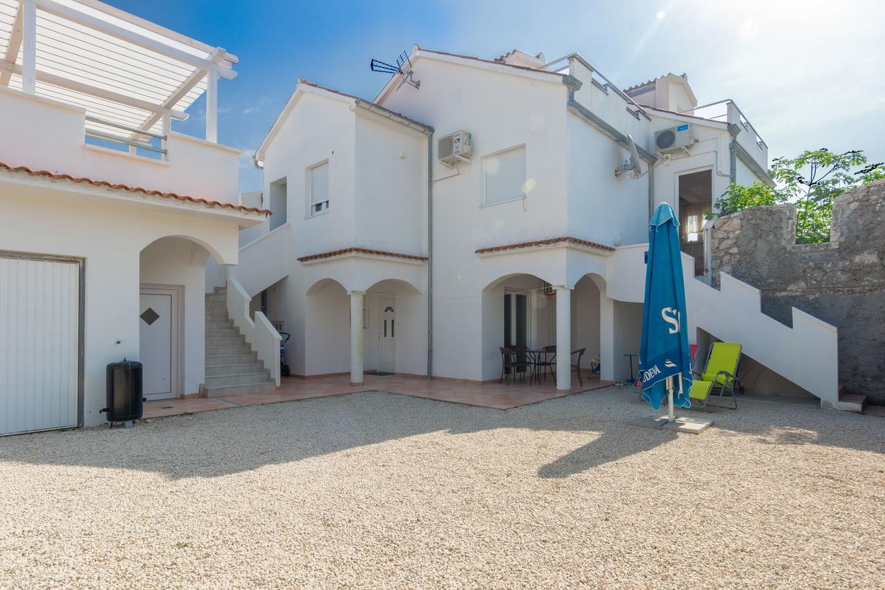 Apartments Miocic Ražanac Eksteriør bilde