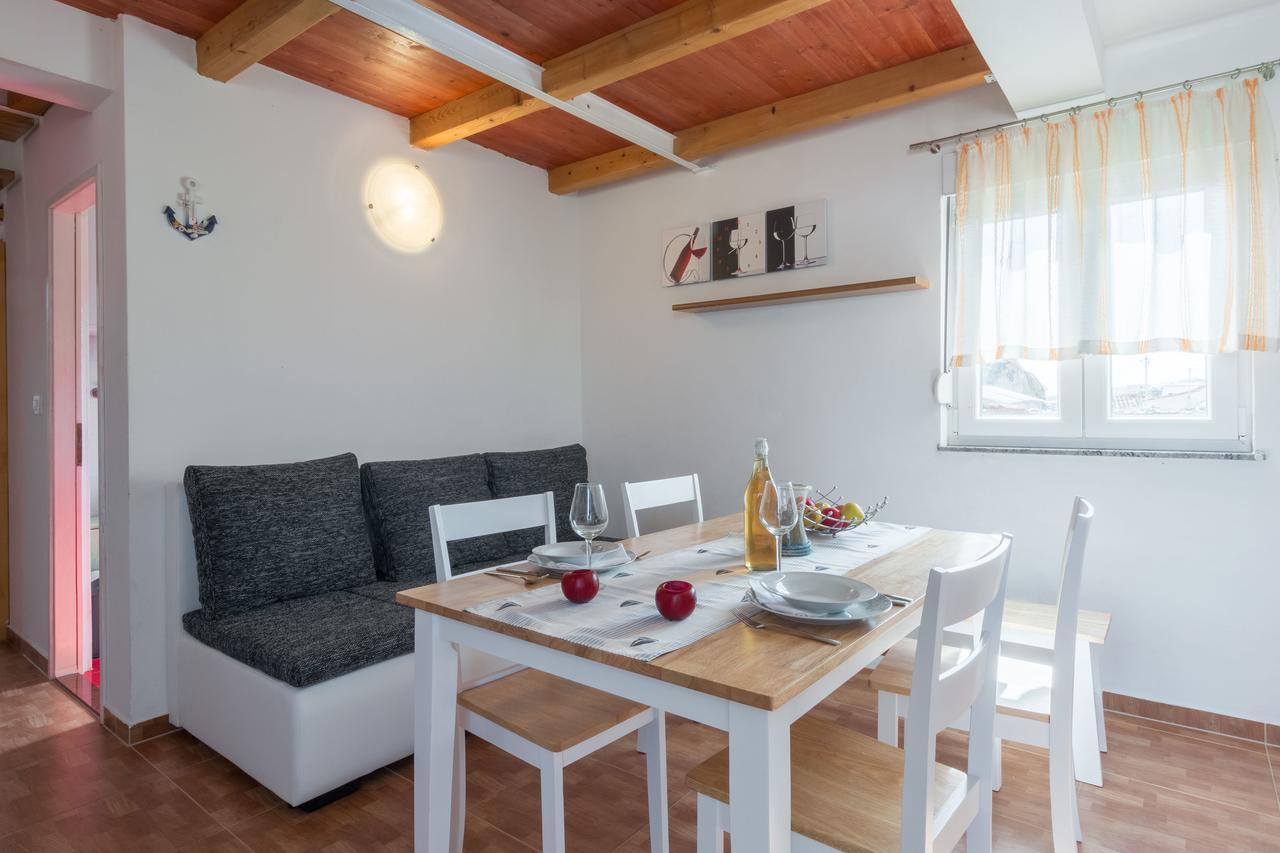 Apartments Miocic Ražanac Eksteriør bilde