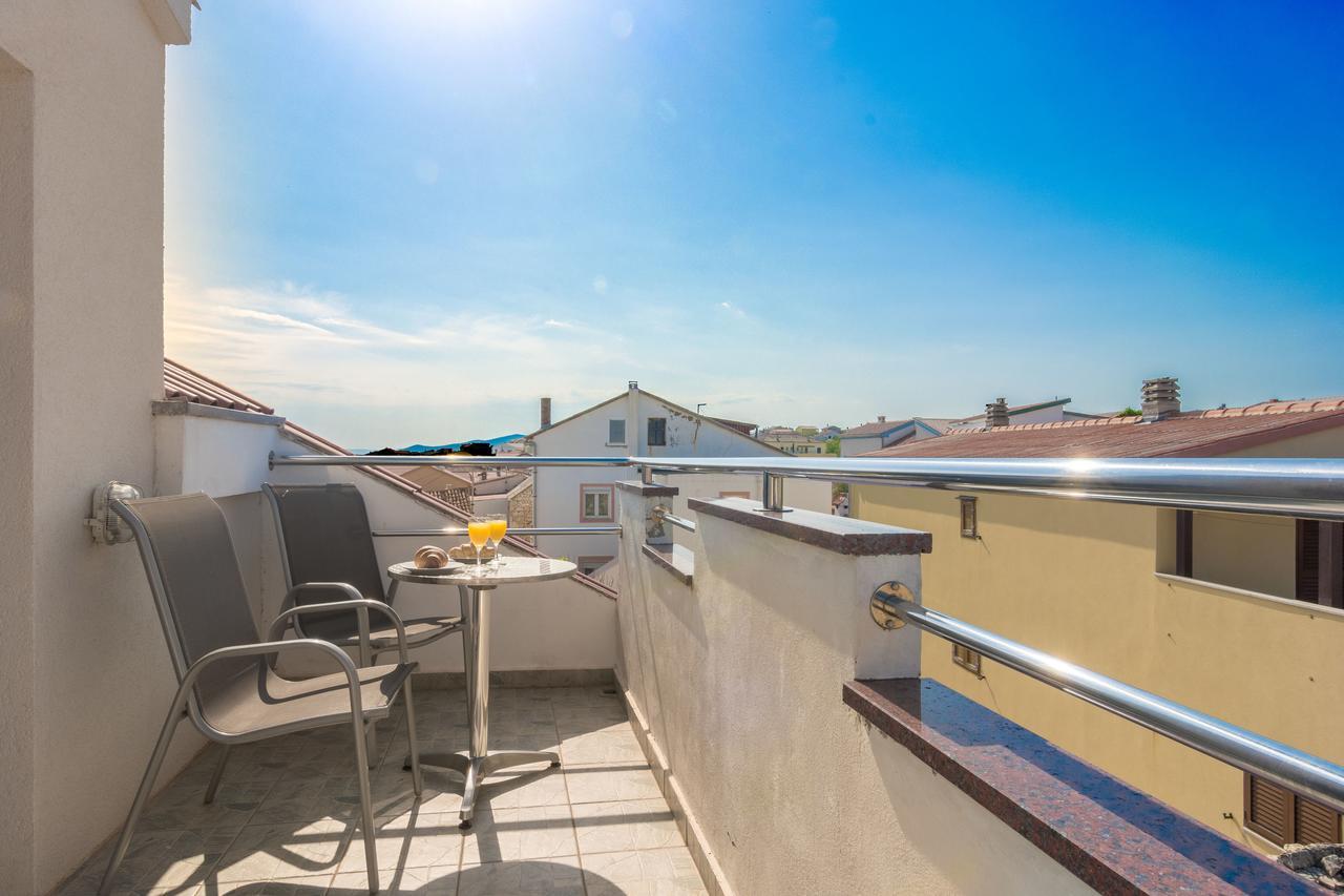 Apartments Miocic Ražanac Eksteriør bilde