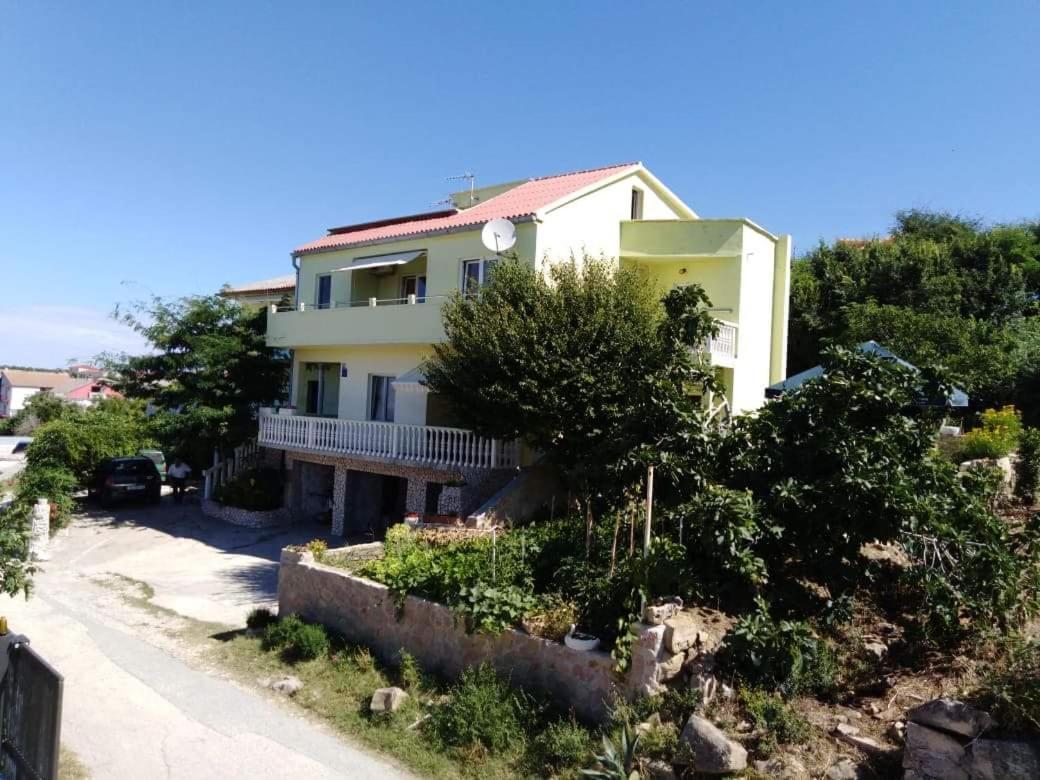 Apartments Miocic Ražanac Eksteriør bilde