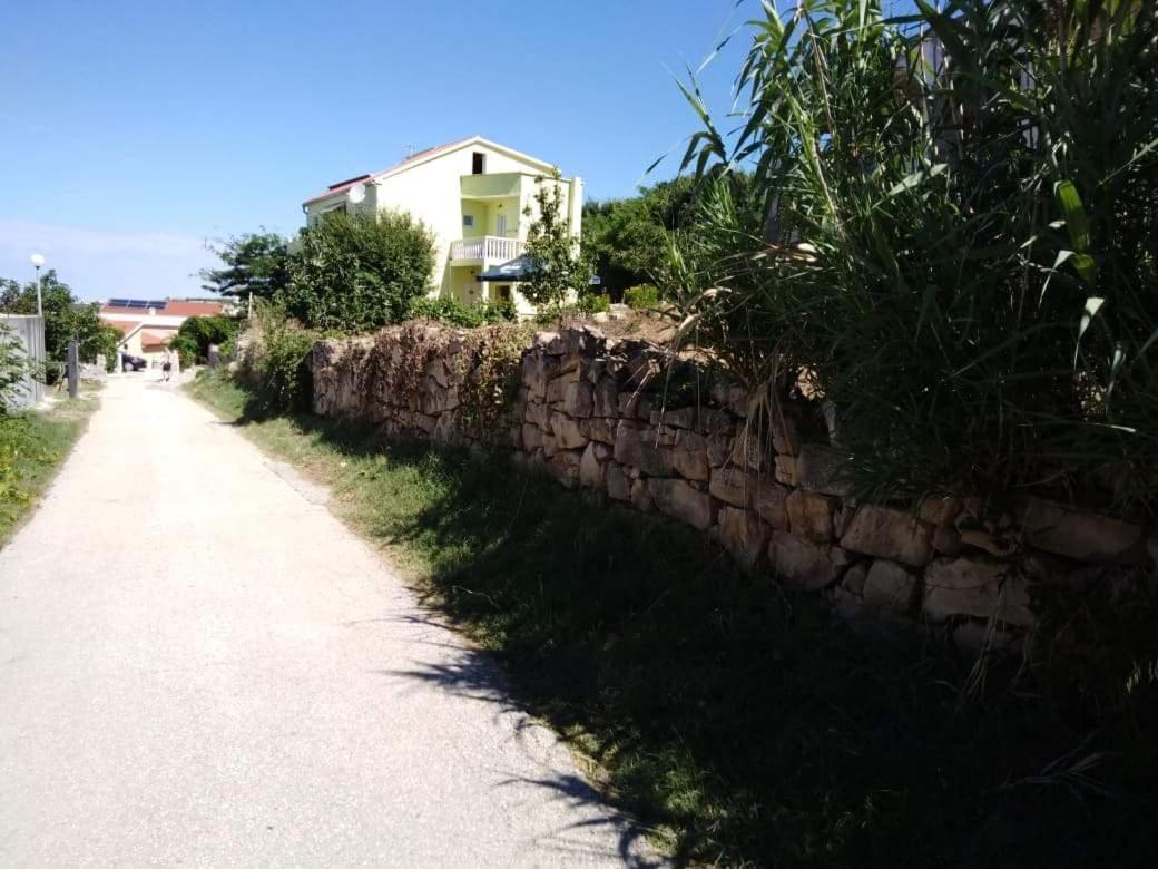 Apartments Miocic Ražanac Eksteriør bilde