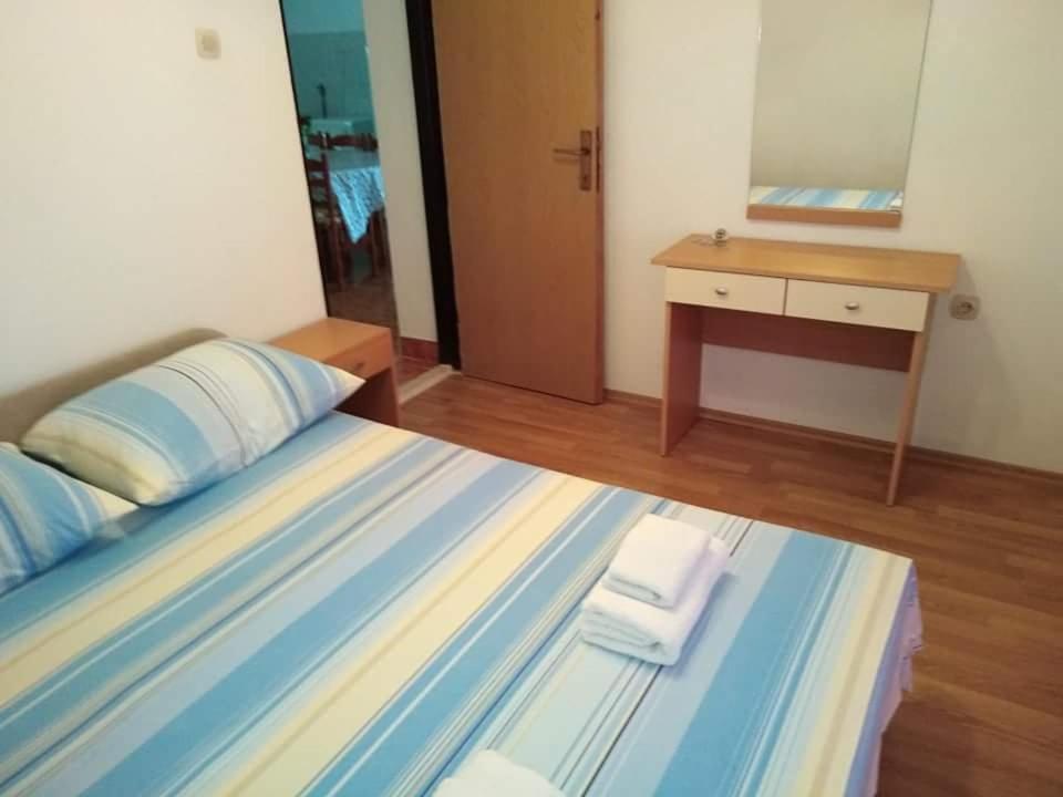 Apartments Miocic Ražanac Eksteriør bilde